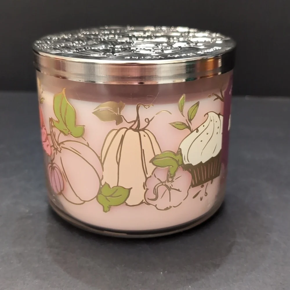 NWOT,Bath & Body Works Pumpkin Cupcake 3 Wick Candle. - Picture 4 of 9